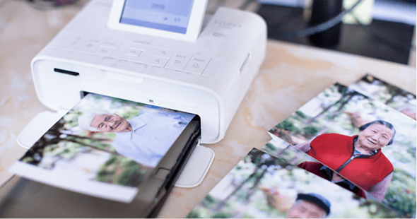 游艇会yth206再生同“拾光”公益小队密切合作，开展时光公益摄影活动，为老人拍摄精美照片，践行企业社会责任